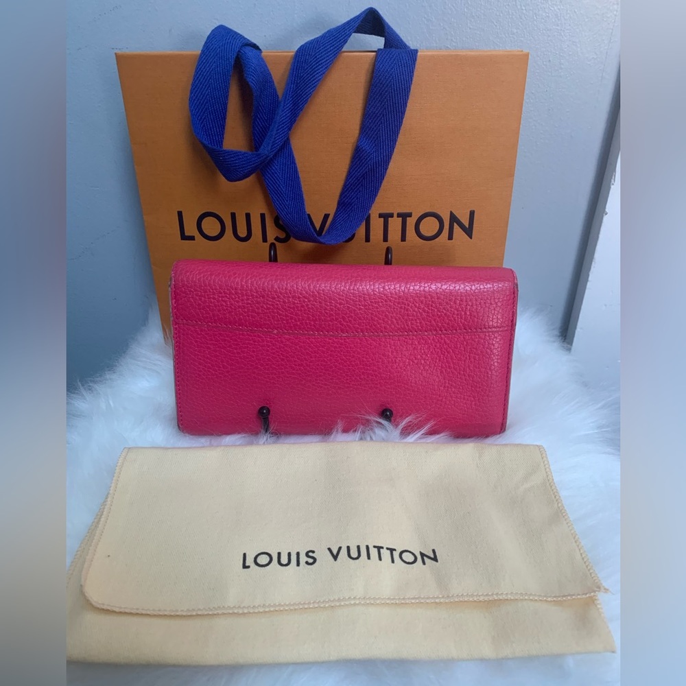 Authentic Louis Vuitton Capucines wallet - Picture 3 of 17